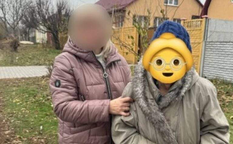 У Дніпрі загубилася літня жінка: патрульні допомогли їй повернутися до рідних