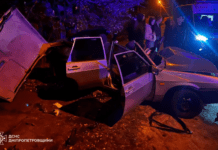 У Кам’янському внаслідок ДТП водіїв двох автівок затисло всередині