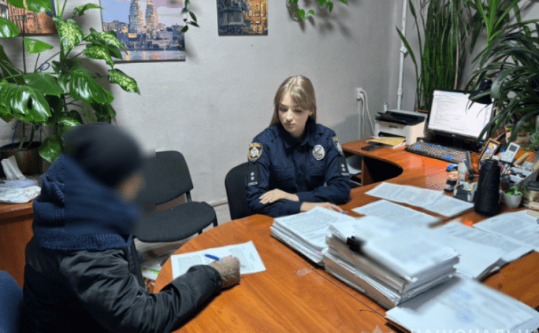 Збувала наркотики шляхом закладок у Дніпрі: поліція затримала місцеву мешканку