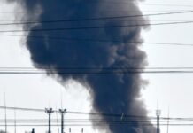 Росія: соцмережі повідомляють про вибухи в Орлі, ймовірно, на нафтобазі