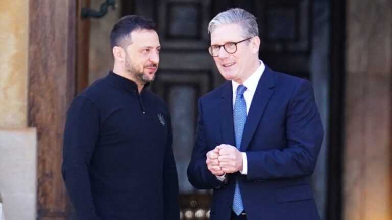 Зеленський обговорив зі Стармером інвестиції в оборонне виробництво в Україні