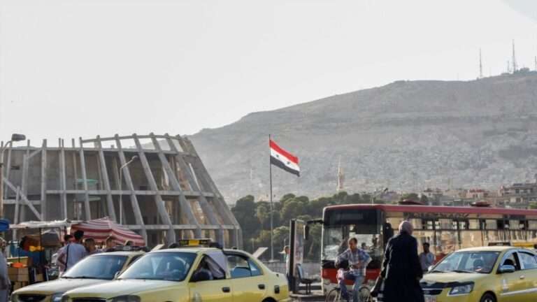 ГУР: російські військові та дипломати залишають столицю Сирії