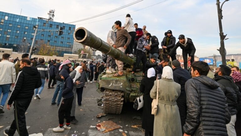 Сирійські повстанці встановили контроль над Дамаском, місце перебування Асада невідоме
