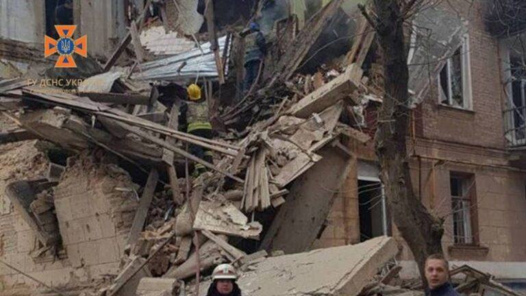 ОВА: війська РФ атакували житловий будинок у Кривому Розі, є постраждалі