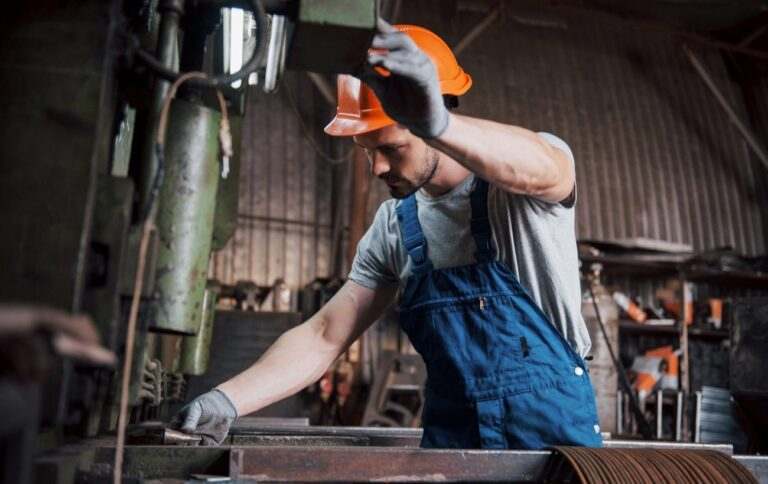 Дефіцит робітників із досвідом. В яких сферах ринку праці найбільша нестача кадрів