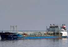 Біля Керчі тонуть два російські танкери: що відомо, перші кадри