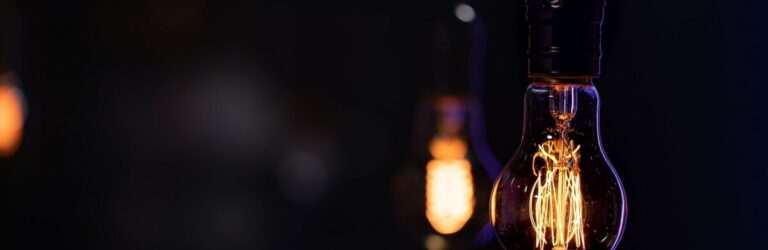 Енергетичні відключення взимку: як українцям підготуватися до непростого сезону