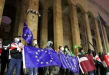 Грузія: у Тбілісі поліція знову намагалася розігнати демонстрантів водометами і сльозогінним газом