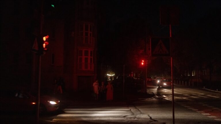 «Укренерго» на завтра повертає графіки відключень світла