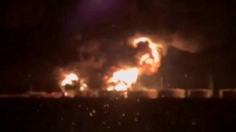 Влада Смоленської області РФ заявила про пожежу на нафтобазі після атаки дронів