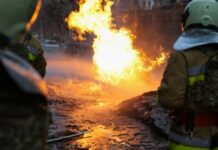 Сили РФ дронами знищили склад супермаркетів під Києвом: у ДСНС кажуть, що пожежу вже ліквідували