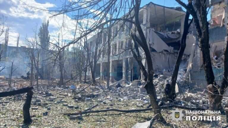 Армія РФ атакувала дроном таксі у Херсоні, поранений водій – влада