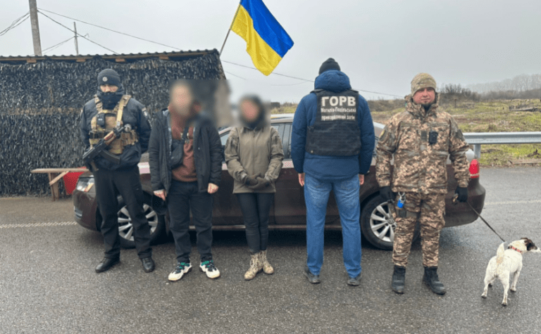 Прикинувся інвалідом: на кордоні з Молдовою виявили втікача з Дніпропетровської області та організаторку «схеми»