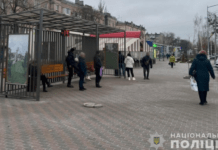 У місті Самар за пограбування затримали 18-річну зловмисницю та її неповнолітнього спільника: деталі