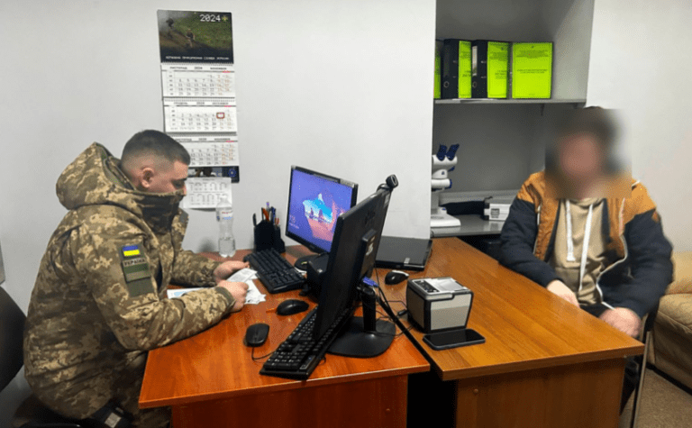 Фейкова «зміна статі»: 25-річний чоловік надав прикордонникам жіночі документи аби втекти до Польщі