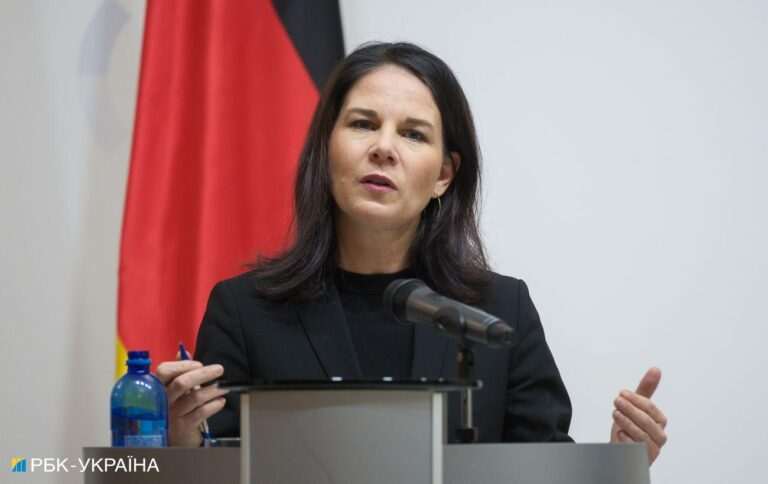 Бербок попередила Китай про наслідки у разі поставок Росії дронів