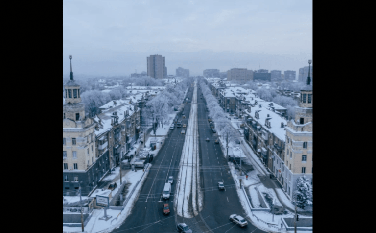 У Дніпрі планують на місяць звузити тротуари та проїжджу частину на трьох вулицях: подробиці