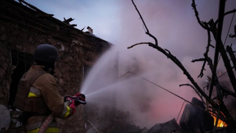 ОВА: у Миколаєві через атаку дронів виникла пожежа у багатоповерхівці