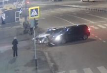 На проспекті Героїв у Дніпрі зіштовхнулись Audi та Opel: подробиці