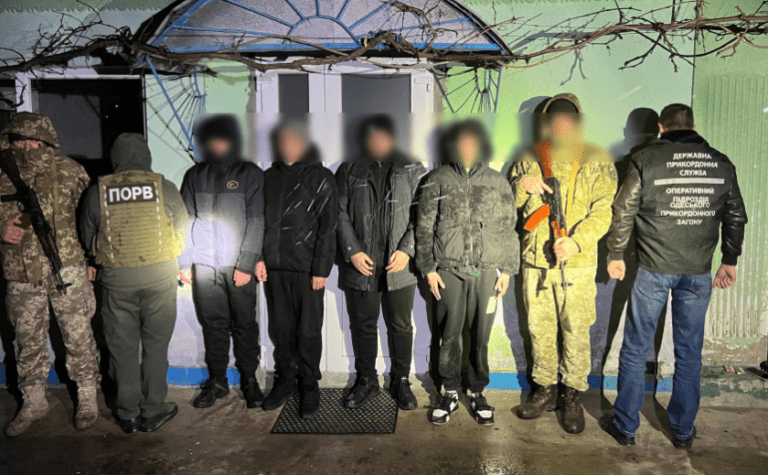 Тікають сімʼями: біля кордону з Молдовою затримали четверо військовозабовʼязаних
