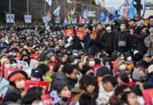 Південна Корея: правляча партія зірвала імпічмент президента