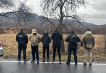 На Закарпатті переправники доєдналися до траурного кортежу, аби провезти втікачів через контрольні пости