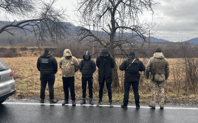 На Закарпатті переправники доєдналися до траурного кортежу, аби провезти втікачів через контрольні пости