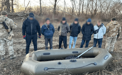 До Угорщини на гумовому човні: на кордоні затримали шістьох втікачів