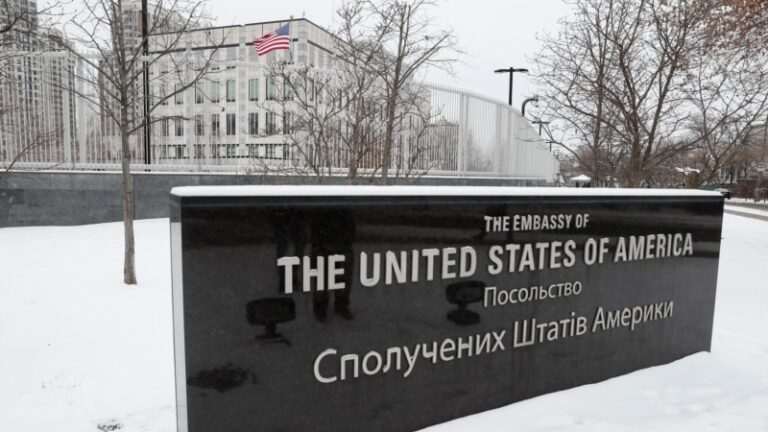 «Виявляти підвищену обережність» – посольство США оновило попередження про загрози повітряних атак РФ в Україні