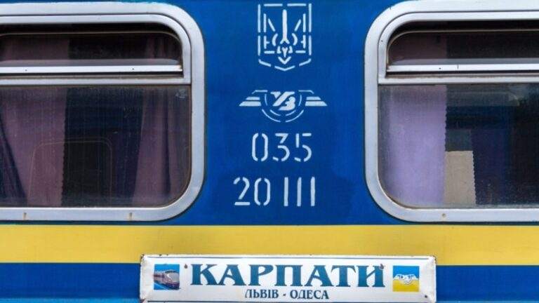 «Укрзалізниця» призначила додаткові поїзди на різдвяно-новорічні свята