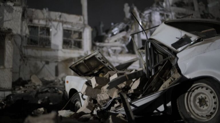 ДСНС: двох жінок врятували з-під завалів зруйнованого будинку в Запоріжжі