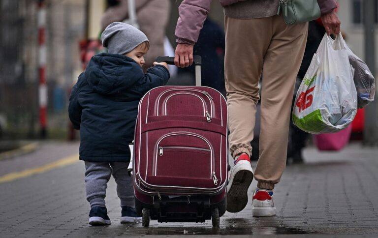 Деякі країни ЄС відмовляють у наданні притулку українським біженцям: про що мова