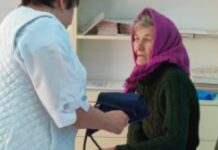 Блукала майже дві доби околицями сіл: в Нікопольському районі поліцейський офіцер громади знайшов зниклу бабусю