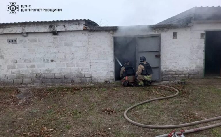 У Нікопольському районі зайнявся гаражний бокс