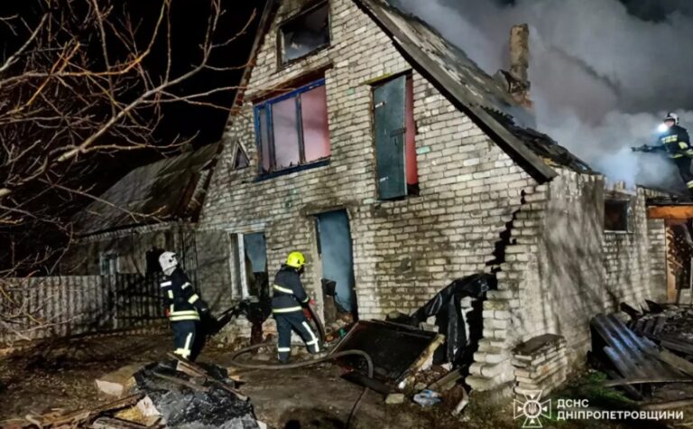 У Павлоградському районі ліквідували пожежу в приватному житловому будинку