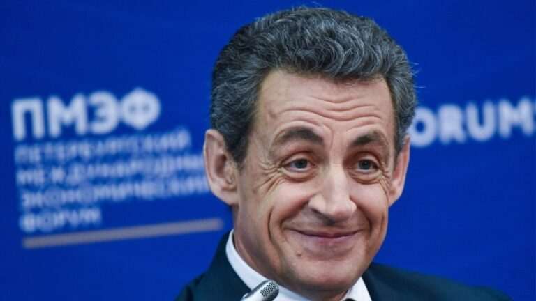 Франція: суд зобов’язав експрезидента Саркозі носити електронний браслет
