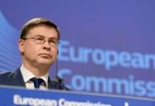 ЄС має конфіскувати заморожені активи РФ для компенсації Україні, – єврокомісар