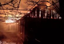 У Нікополі внаслідок обстрілу сталася пожежа на території одного з приватних домоволодінь