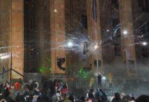 Грузія: силовики відтіснили протестувальників від будівлі парламенту у Тбілісі