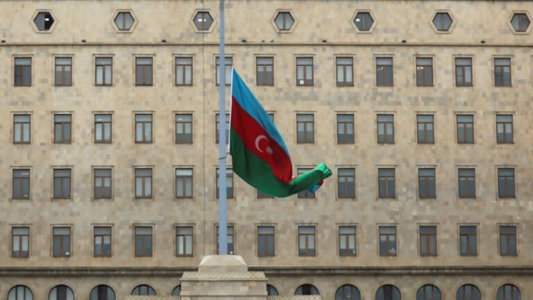 Азербайджан обмежив для росіян термін перебування в країні