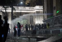 У Грузії cиловики знову застосували водомети проти протестувальників