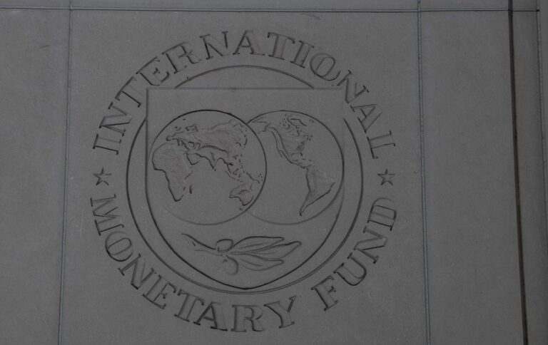 Війна може тривати довше: МВФ оприлюднив негативний сценарій для України