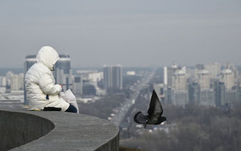 Весна посеред грудня. Синоптики дали прогноз на новий робочий тиждень в Україні