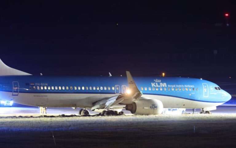 Літак з пасажирами аварійно сів у Норвегії (фото, відео)