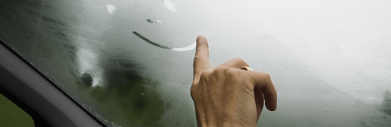 Як позбутися запотівання вікон у машині: п’ять простих способів без кондиціонера