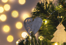 Коли прикрашати новорічну ялинку: вдалі дні й перелік місць, де її краще не ставити