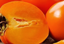 Навіщо досвідчені господині заливають хурму гарячою водою: лайфхак, що працює