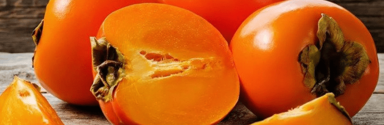 Навіщо досвідчені господині заливають хурму гарячою водою: лайфхак, що працює