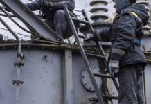 У ДТЕК розповіли, чому в західних областях України скасували відключення електроенергії, а в інших регіонах ні