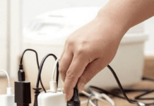 Які прилади не потрібно вимикати з розетки: поради експертів